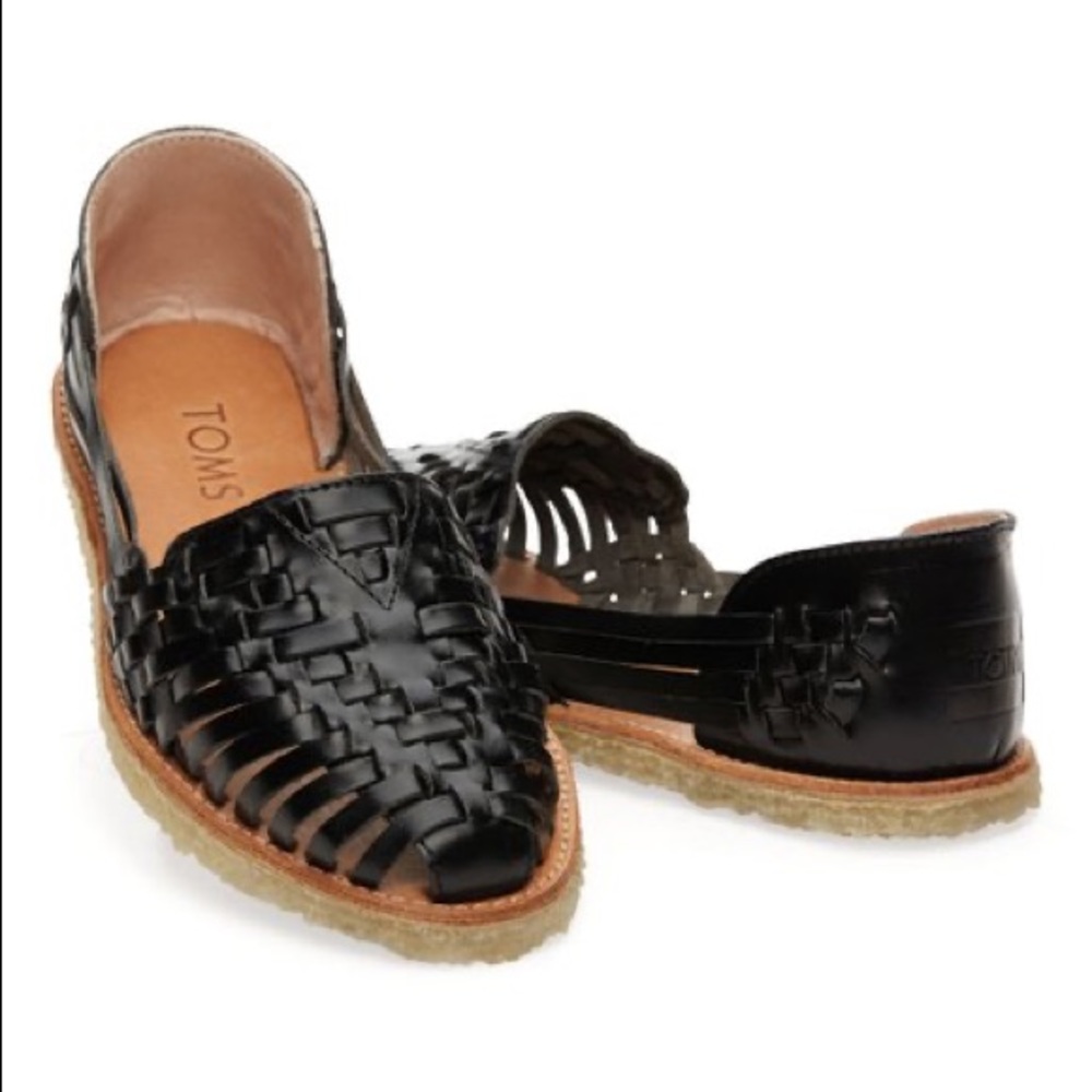 TOMS BLACK LEATHER HUARACHE SLIP ON SANDALS